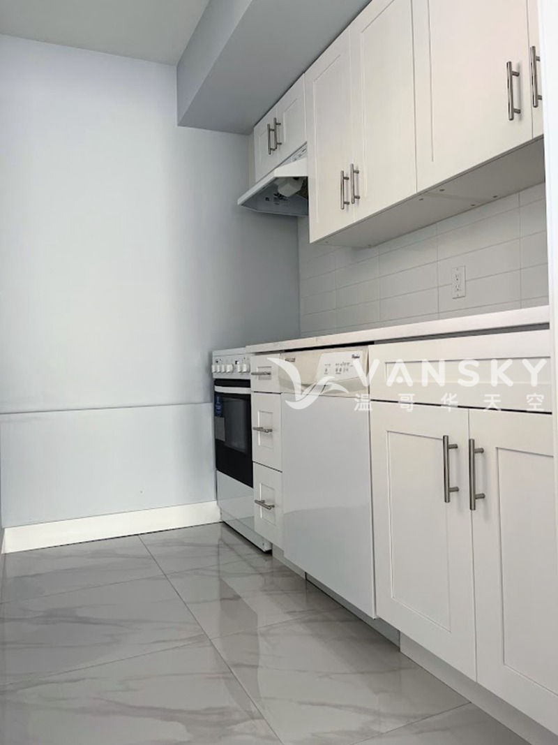 250731214428_Kitchn Downstrirs.jpg